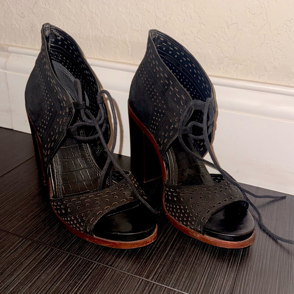 Gianni Bini Elegant Black Lace-Up Women's Heels size 7